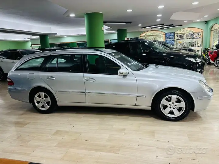 Mercedes-Benz E-Class 2006 photo 4