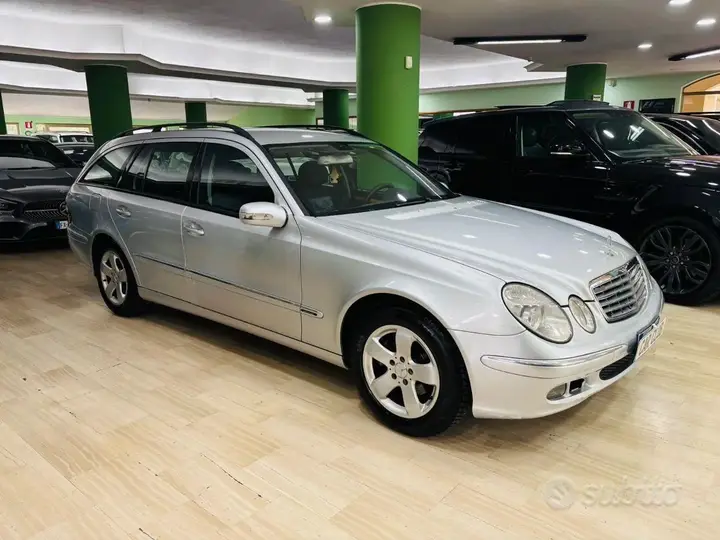 Mercedes-Benz E-Class 2006 photo 3