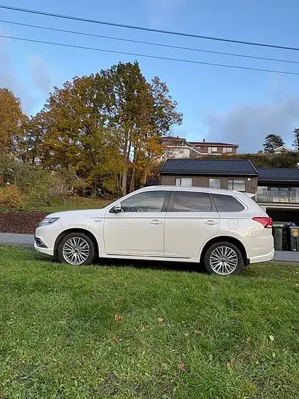 Mitsubishi Outlander 2019 photo 2