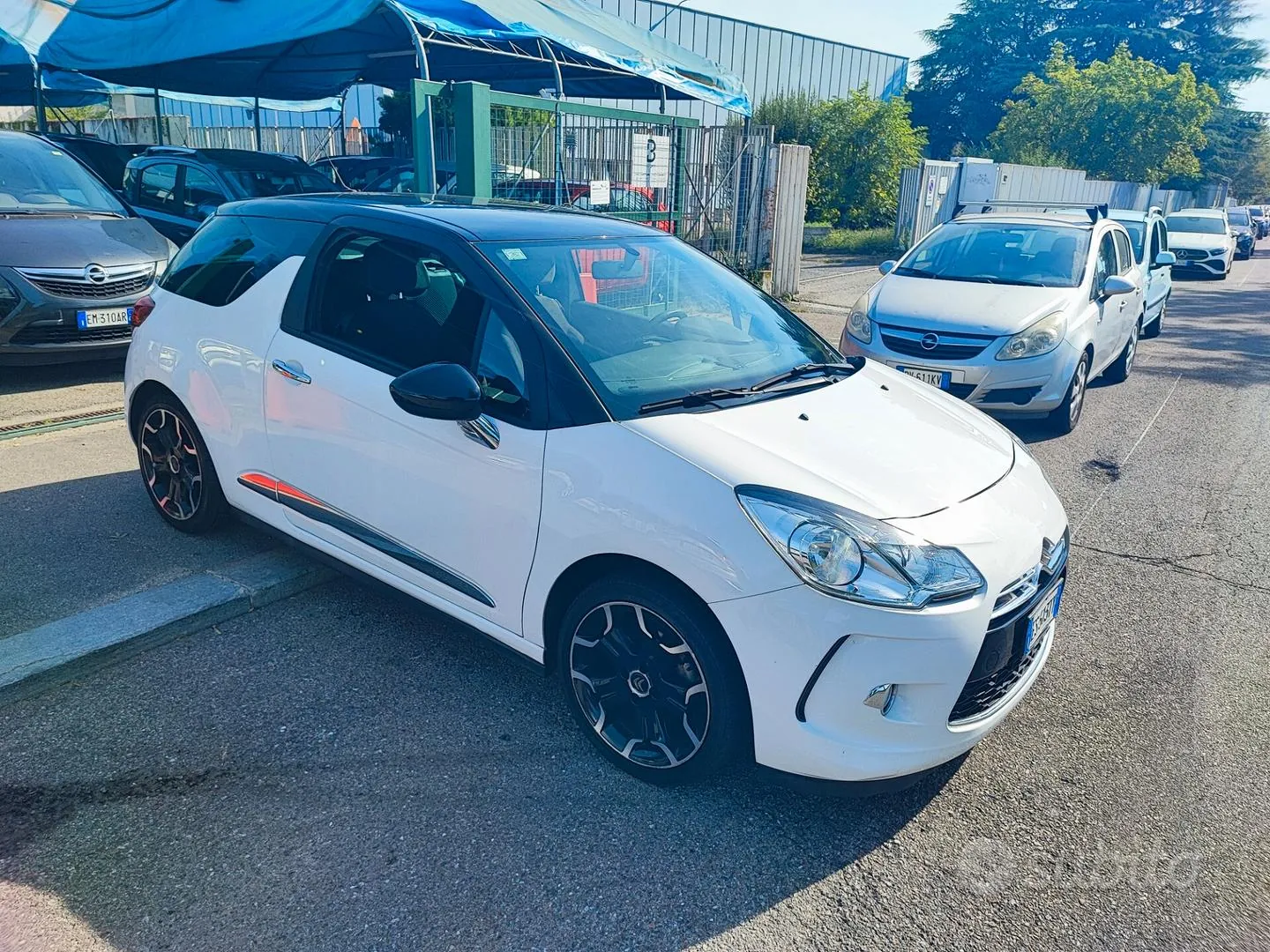 DS Automobiles Ds 3 2013 photo 2