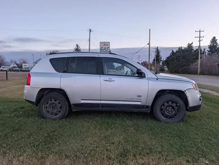 Jeep Compass 2011 photo 2