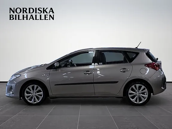 Toyota Auris 2015 photo 4