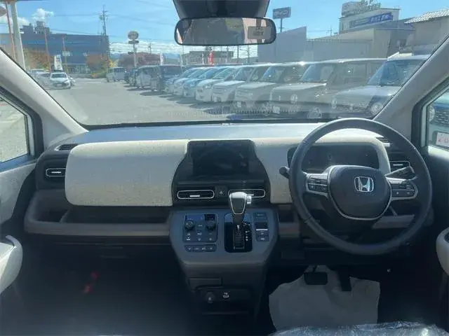 Honda Freed photo 2