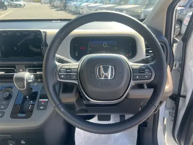 Honda Freed photo 3