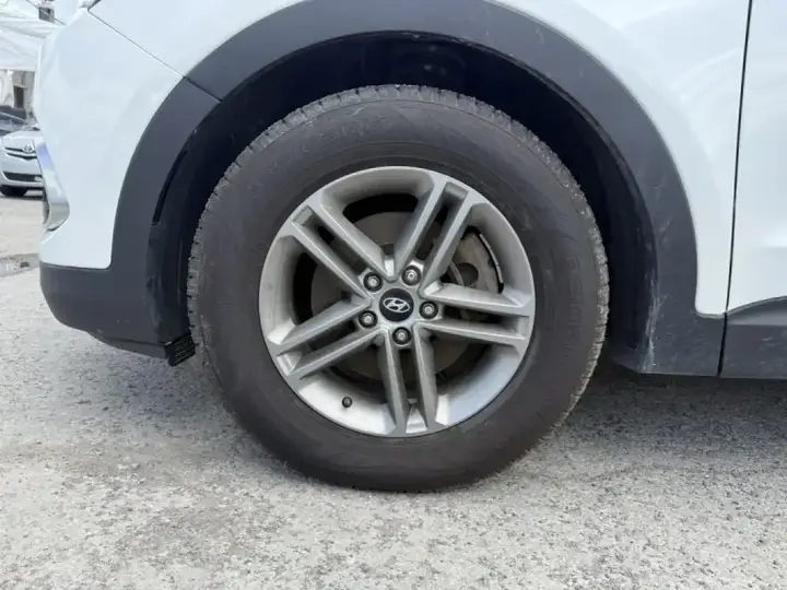 Hyundai Santa Fe 2018 photo 3