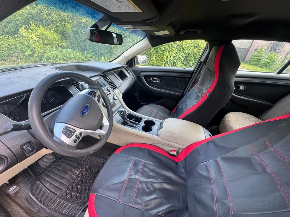 Ford Taurus 2017 photo 5