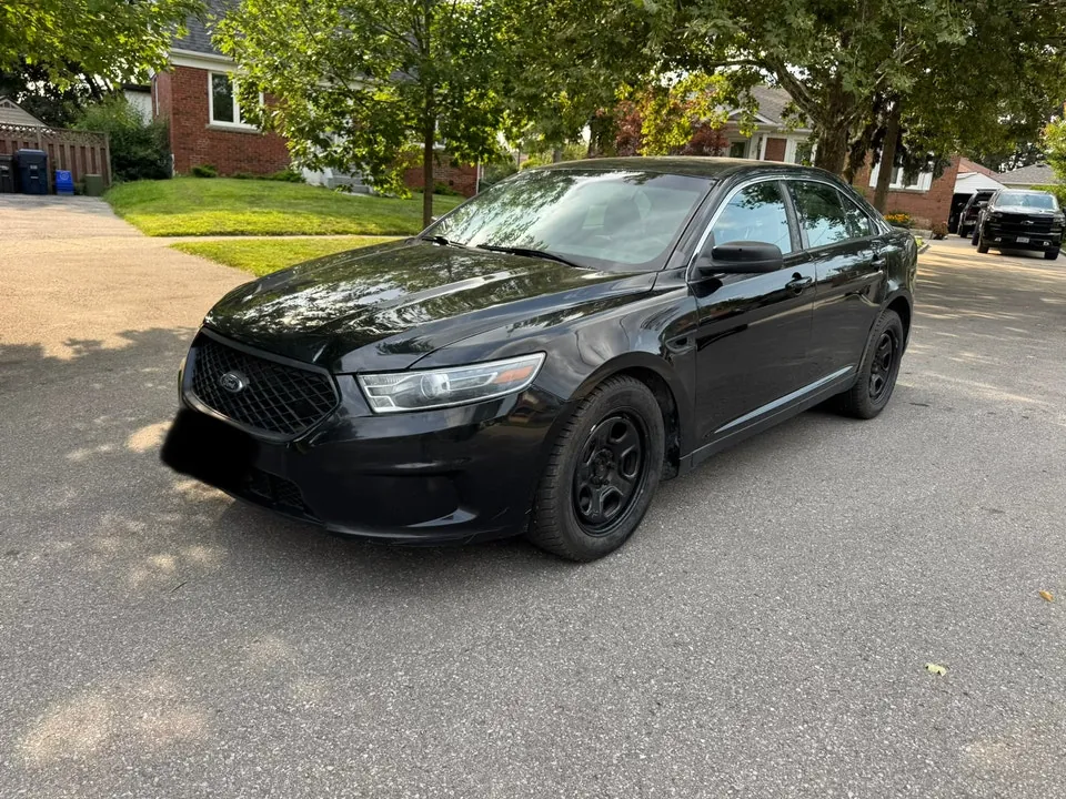 Ford Taurus 2017 photo 2