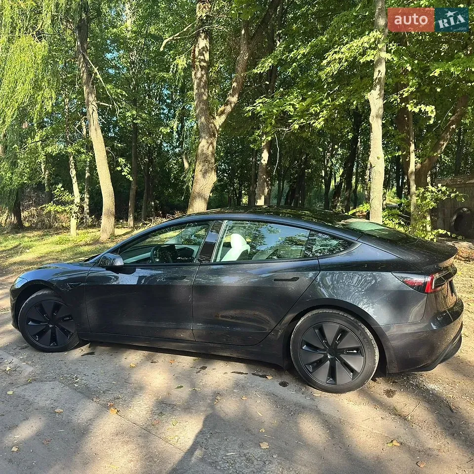 Tesla Model 3 2024 photo 4