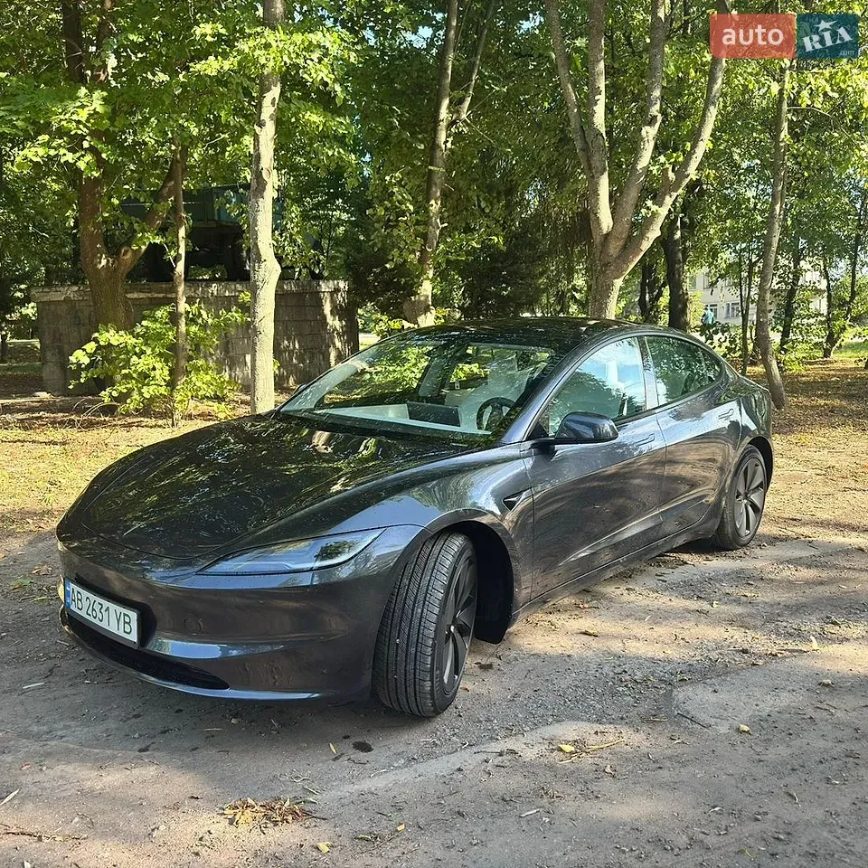 Tesla Model 3 2024 photo 2