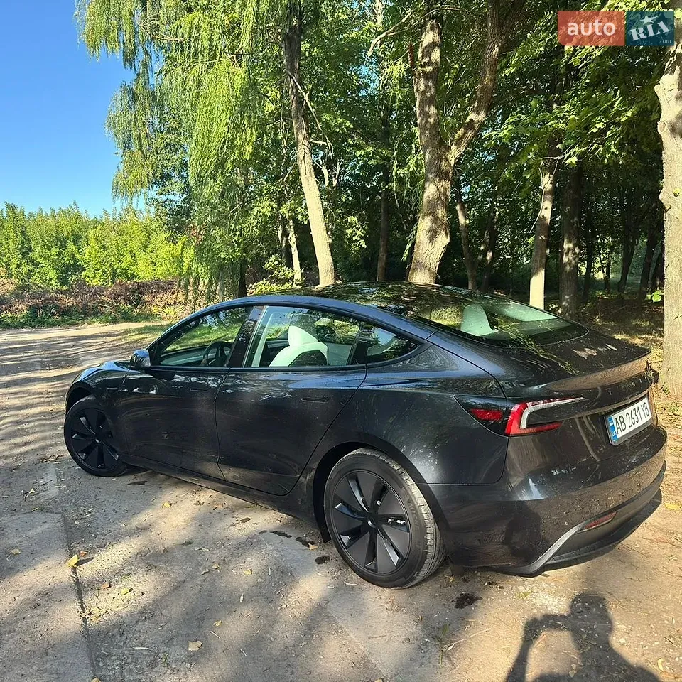 Tesla Model 3 2024 photo 3