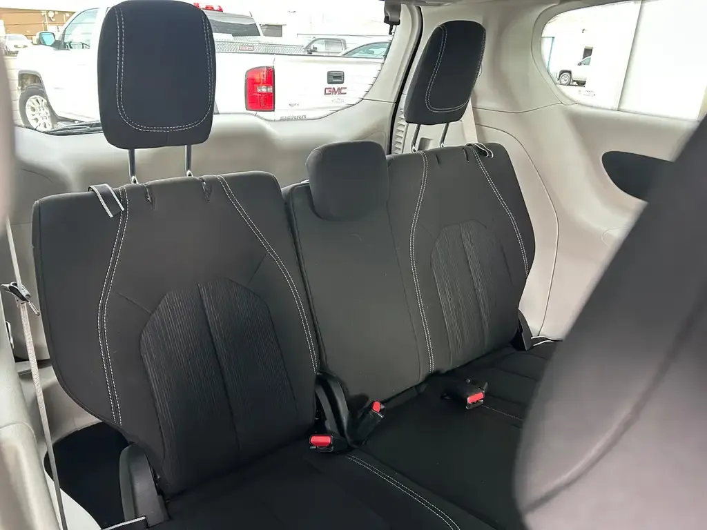 Chrysler Grand Caravan 2022 photo 4