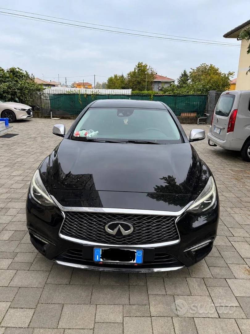 Infiniti Q30