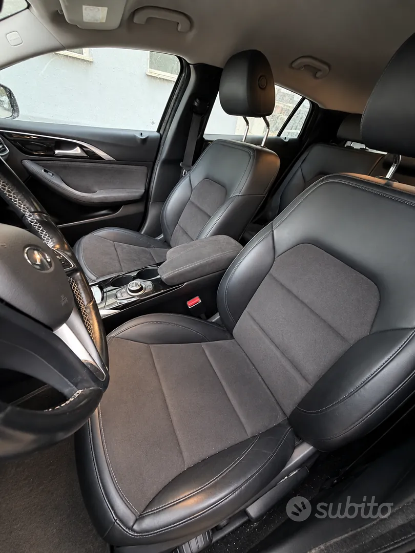 Infiniti Q30 2017 photo 5