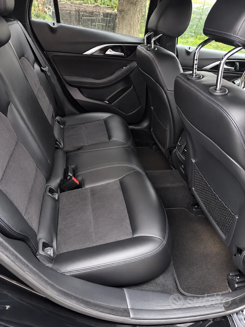 Infiniti Q30 2017 photo 3