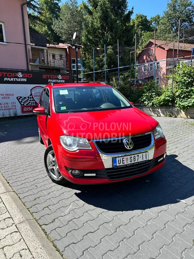 Volkswagen Touran 2010 photo 2