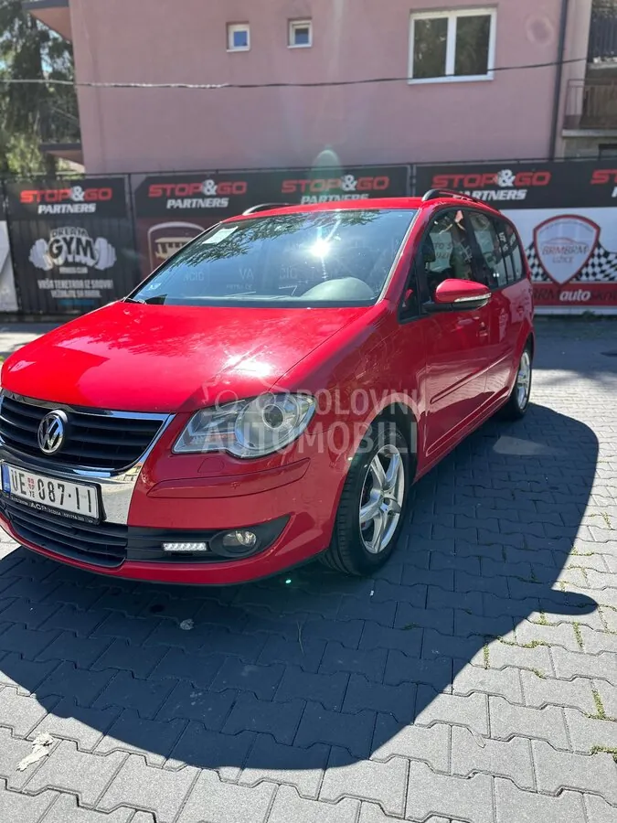 Volkswagen Touran 2010 photo 3