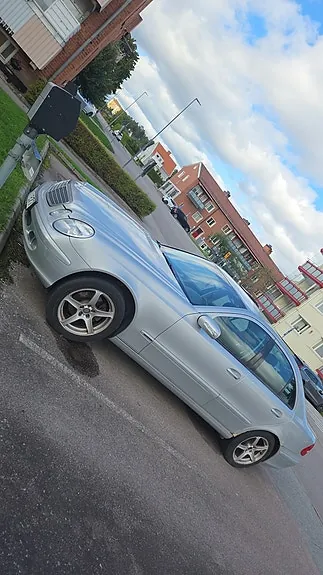 Mercedes-Benz E200 2005 photo 3