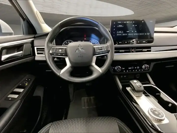 Mitsubishi Outlander 2025 photo 5