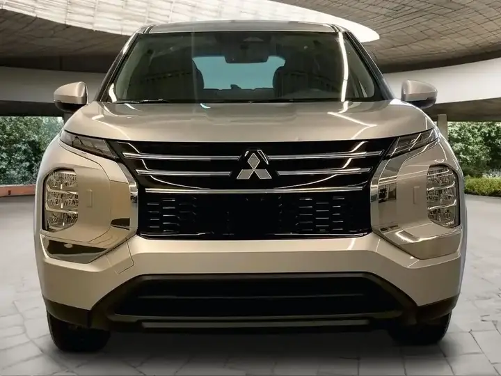 Mitsubishi Outlander 2025 photo 3