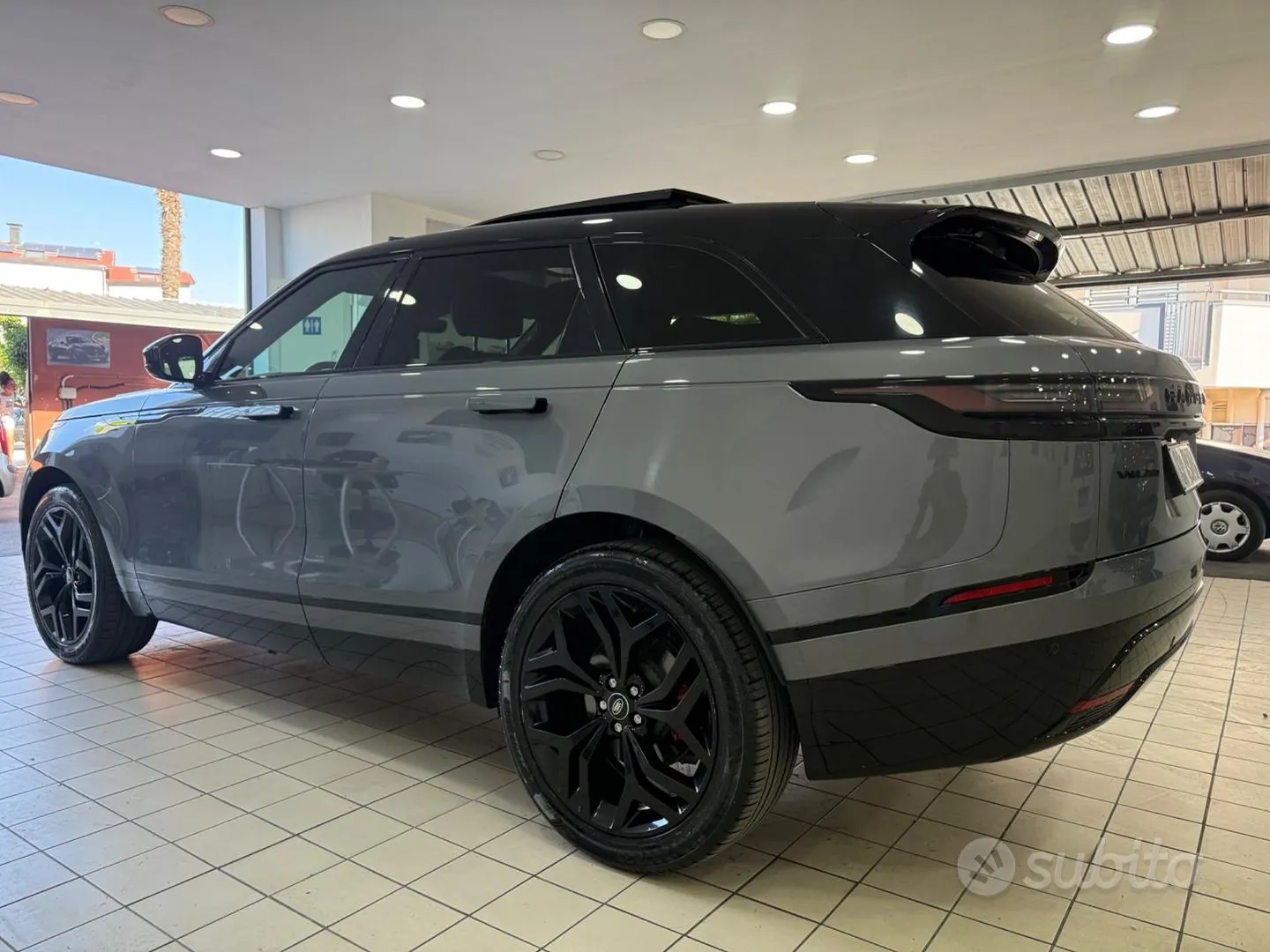 Land Rover Range Rover Velar 2023 photo 5