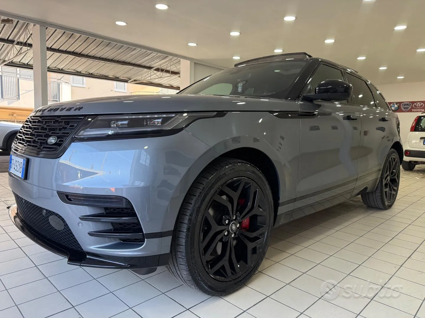 Land Rover Range Rover Velar 2023 photo 3