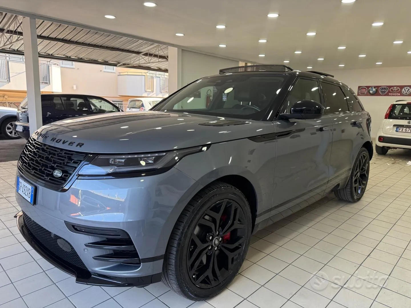 Land Rover Range Rover Velar 2023 photo 2