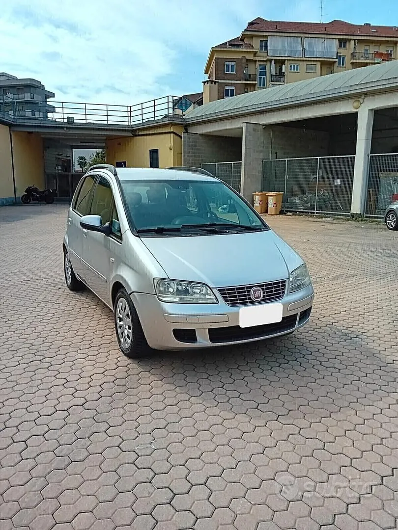 Fiat Idea 2010 photo 2