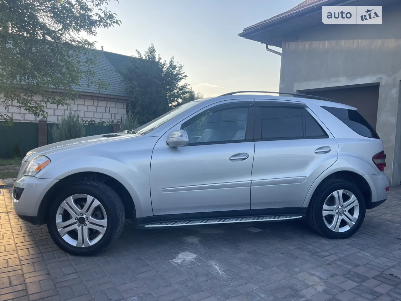 Mercedes-Benz M-Class 2009 photo 4