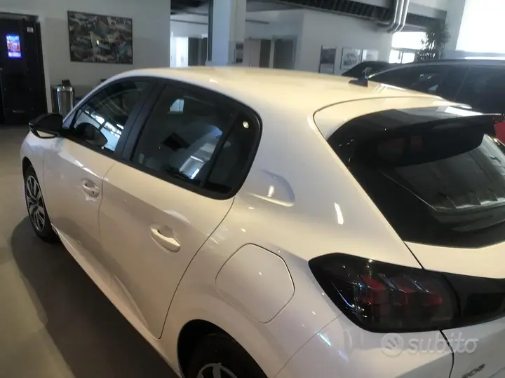 Peugeot 208 2023 photo 5