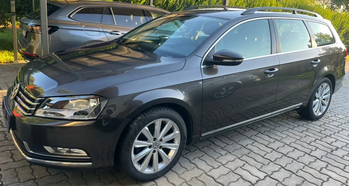 Volkswagen Passat 2012 photo 2