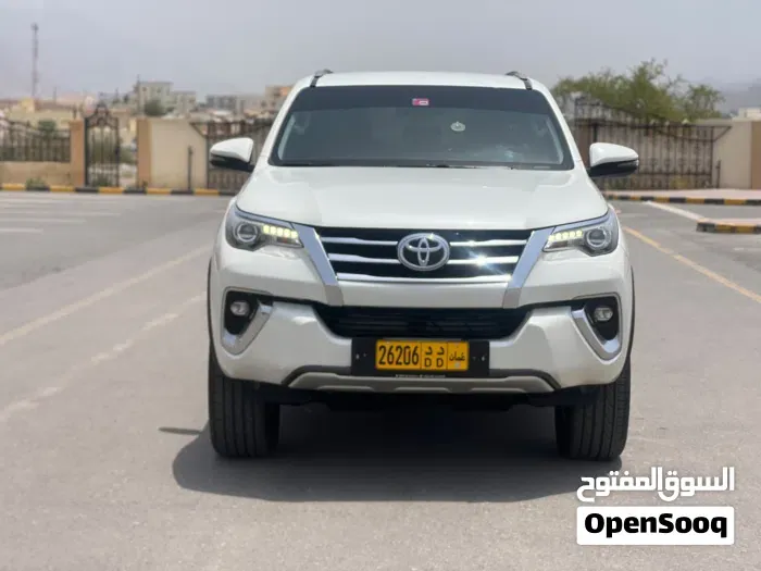 Toyota Fortuner 2018 photo 2