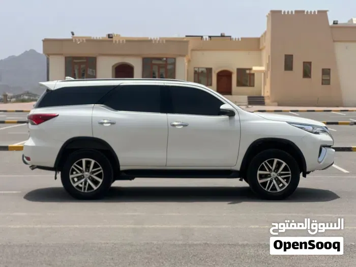 Toyota Fortuner 2018 photo 4