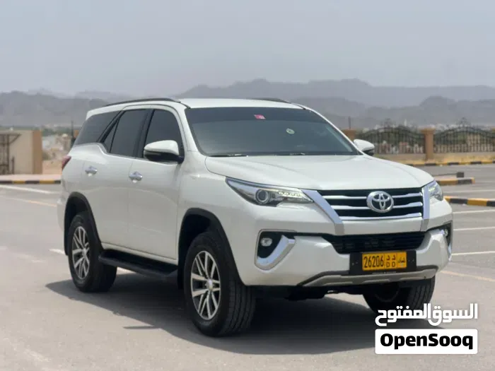 Toyota Fortuner 2018 photo 3