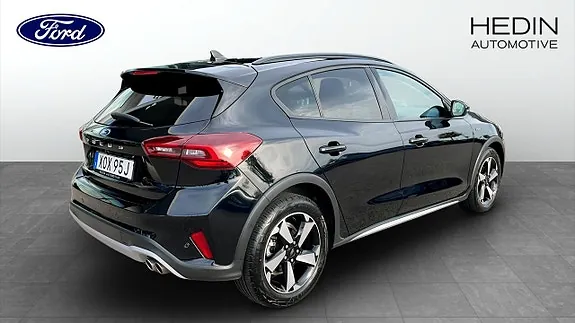 Ford Focus 2024 photo 2