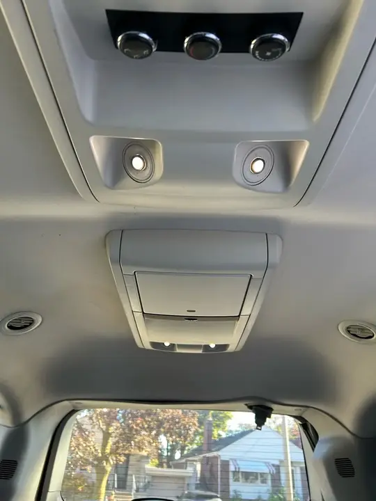 Chrysler Town & Country 2010 photo 5