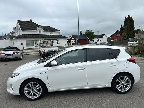 Toyota Auris 2015 photo 4