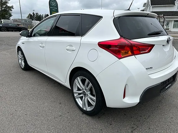 Toyota Auris 2015 photo 5