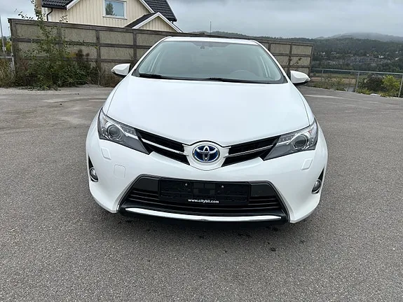 Toyota Auris 2015 photo 2