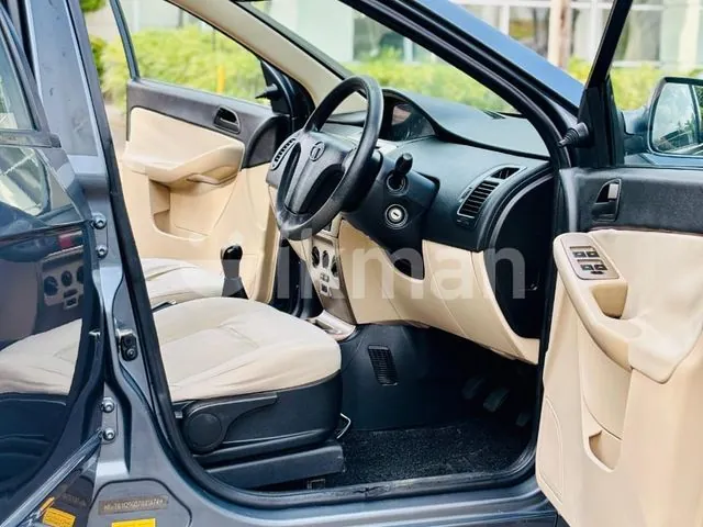 Tata Indica 2011 photo 3