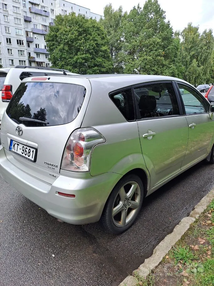 Toyota Corolla Verso 2005 photo 2