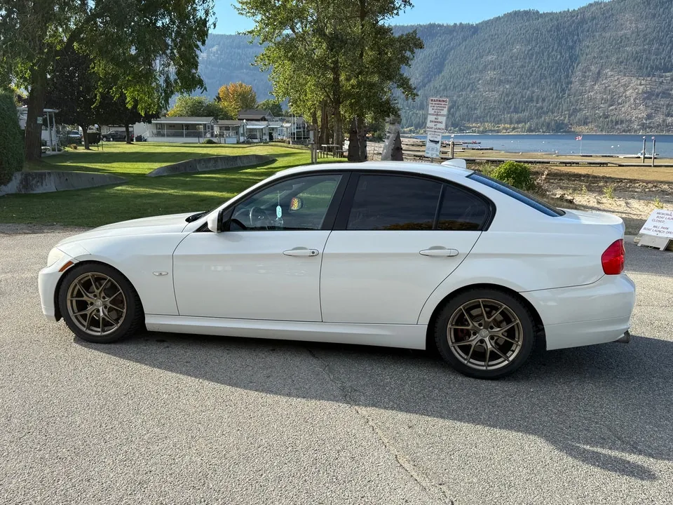 BMW 328I 2009 photo 4