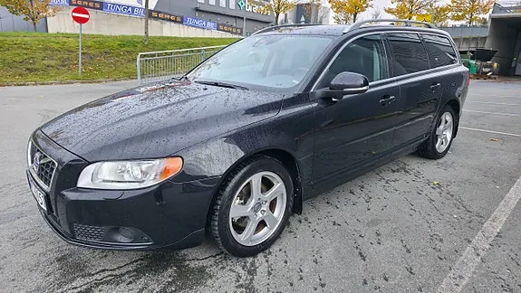 Volvo V70 2012 photo 2