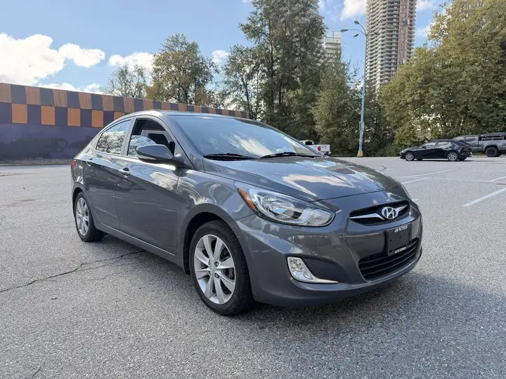 Hyundai Accent 2012 photo 3