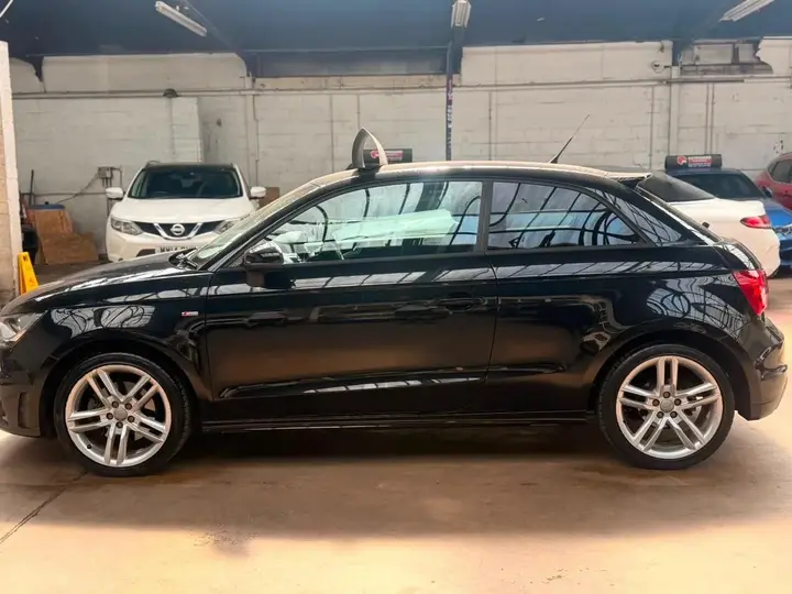 Audi A1 2012 photo 2