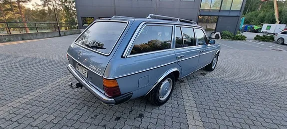 Mercedes-Benz 200 T 1985 photo 3