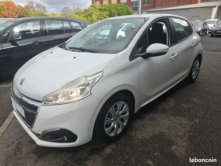 Peugeot 208 2016 photo 3