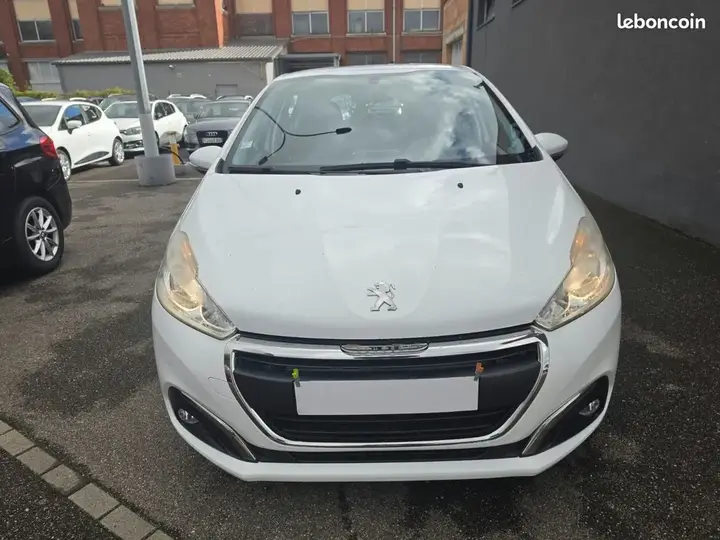 Peugeot 208 2016 photo 2