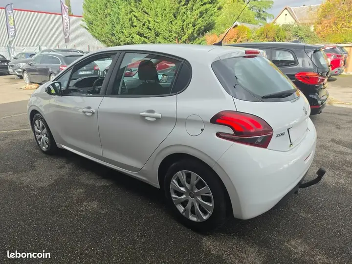Peugeot 208 2016 photo 5