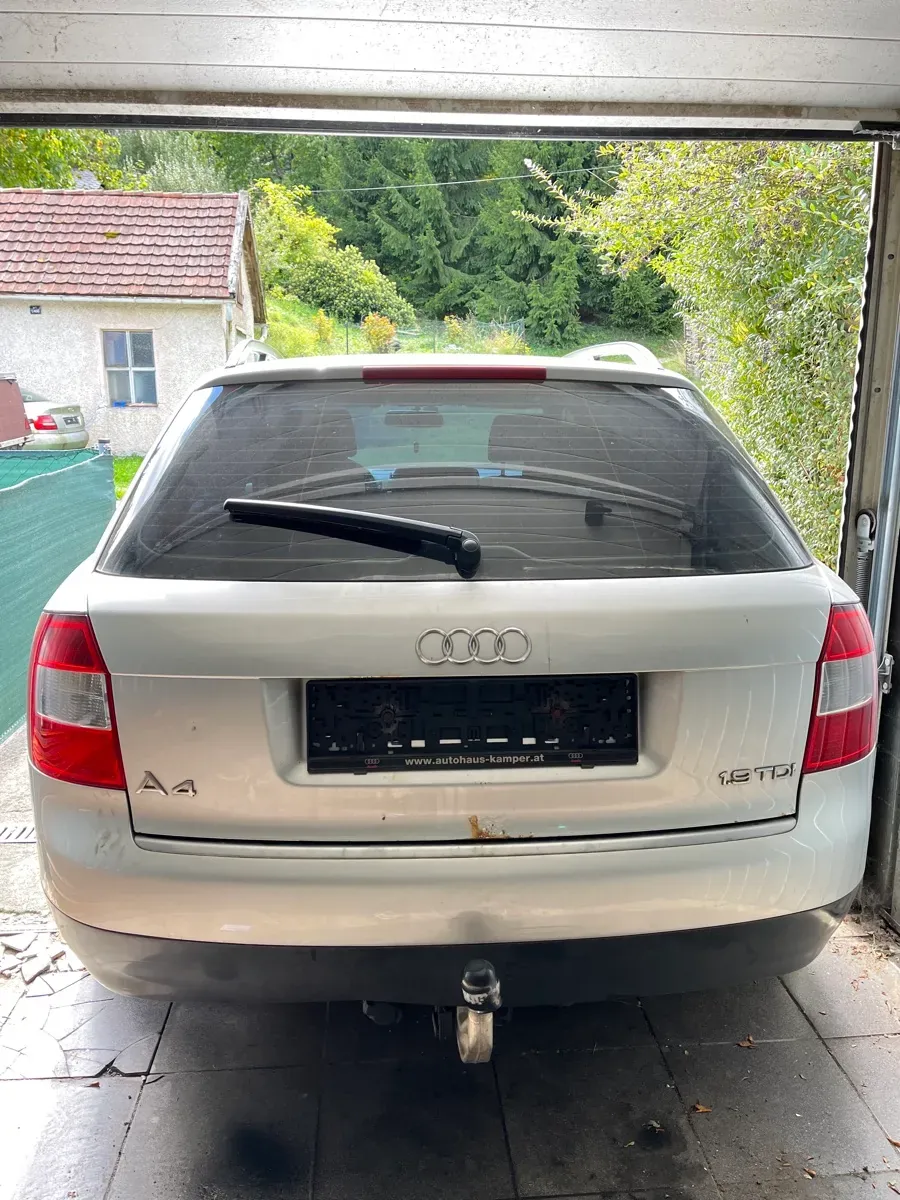 Audi A4 2003 photo 2