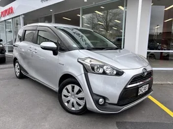 Toyota Sienta 2015 photo 2